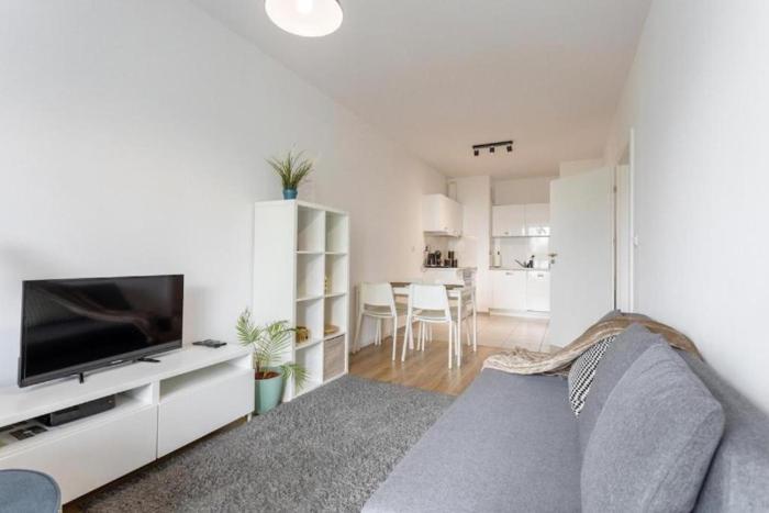 Urban Chic - 2 Bedrooms - Rondo ONZ - Luxury Warsaw Stays - Pereca street