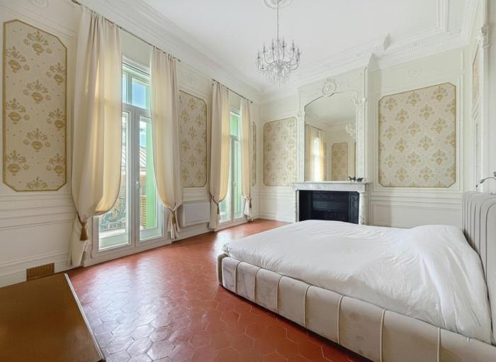 Appartement Haussmannien face aux halles