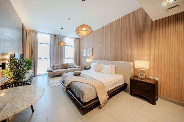 Spacious Studio Retreat with Pool & Parking CB2-2-SW1-412-st