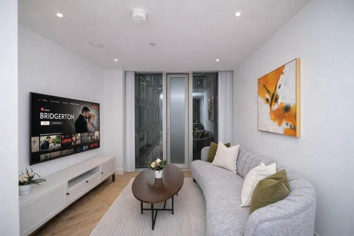 Luxury 1BR in City Centre | Swimming Pool & Gym