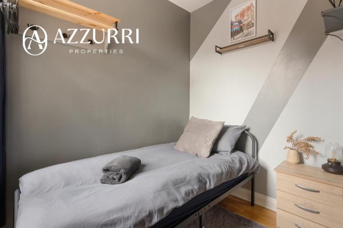 Short Stays at Brick Lane by Azzurri Properties Short Lets & Serviced Accommodation Shepherds Bush with Wi-Fi and Private Terrace