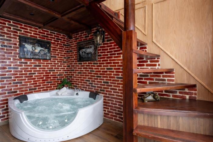 Luxury London Suite with Private Hot Tub