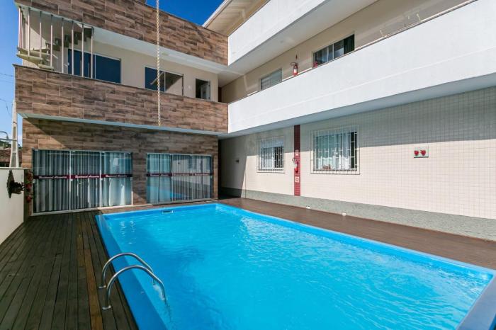 Apto Pântano do Sul c piscina 150m da praia