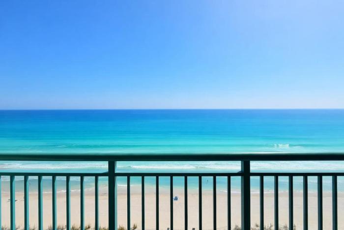 Paradise Oceanfront 1bd pool and hot tub