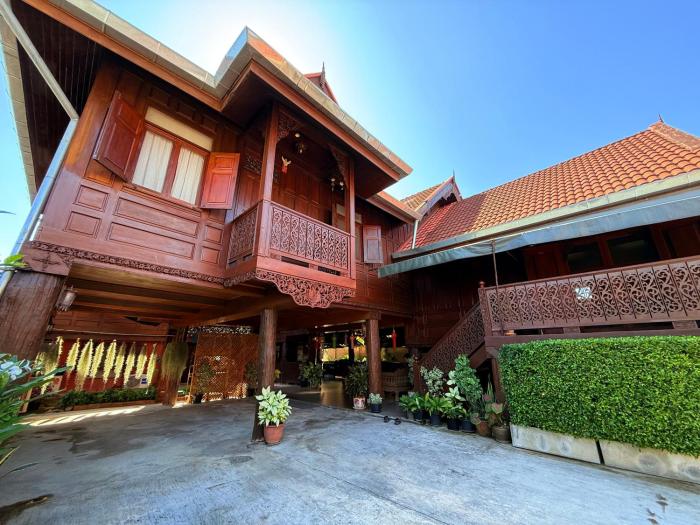 Wat Khet Teak House Old Town