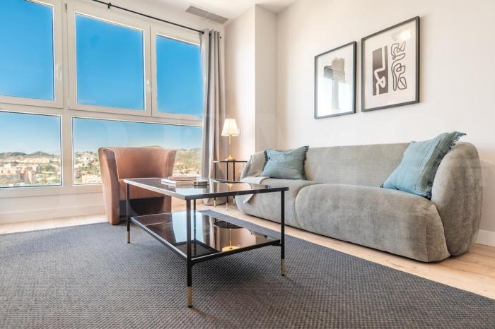 Bright 24th Floor Apartment, Pool & Gym REMS