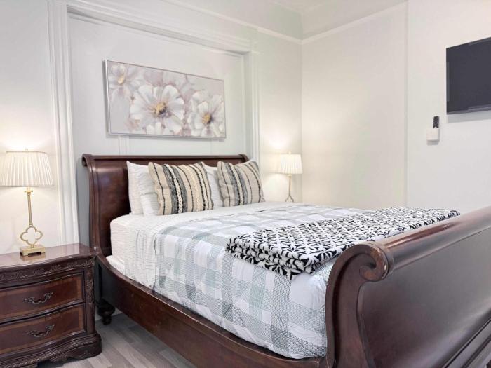 The Fan Comfort Stay near VCU Free Parking Fenced Yard