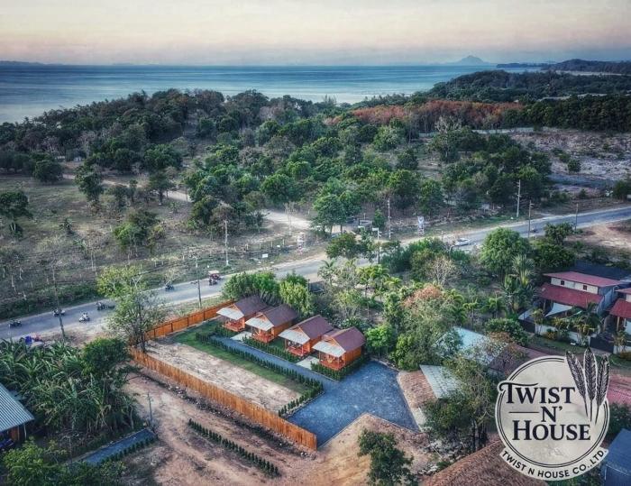 TwistNHouse