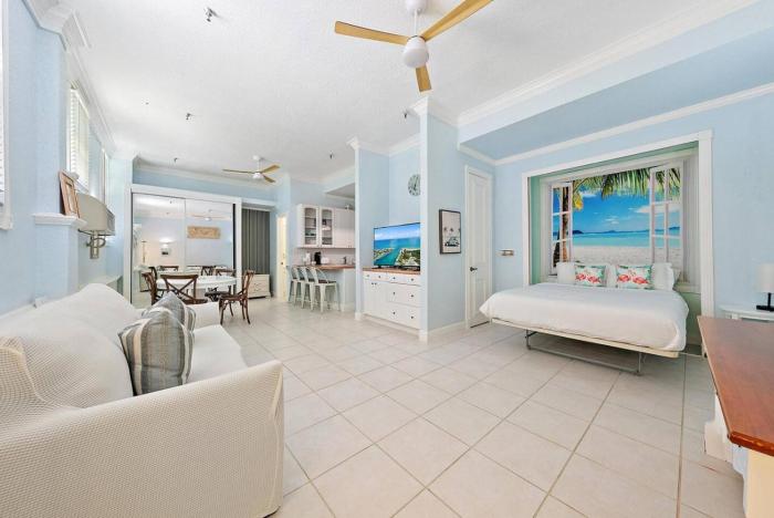 Palm Beach Poolside Retreat