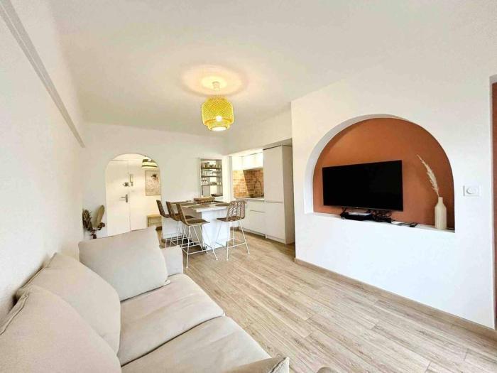 Le Claridge - Apt 4 Prs - Clim - Balcon - 5 min plages