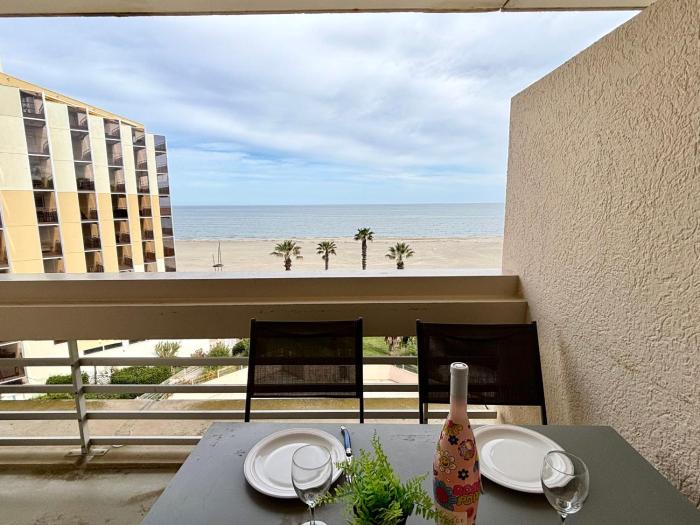 Appartement avec Piscine et Terrasse Proche Commerces - FR-1-748-15