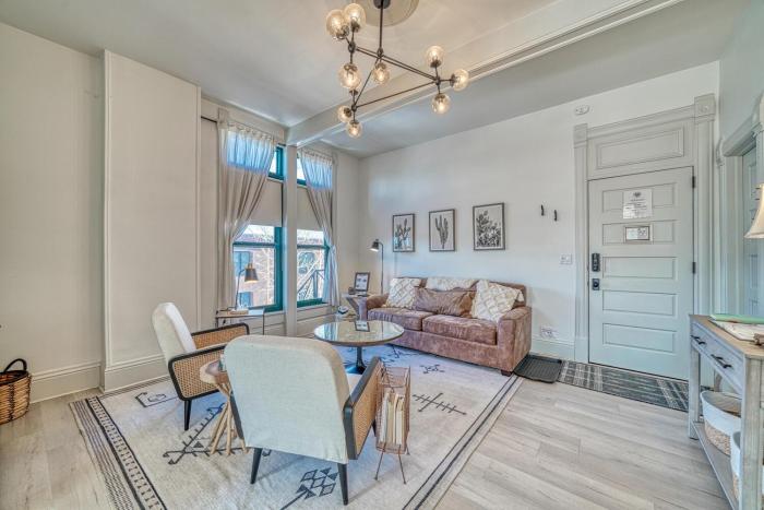 Historic Palace Hotel Suite 305