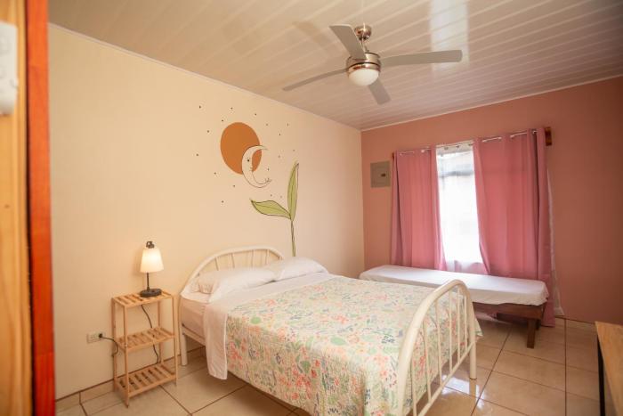 Charming Casa Aura, near lake Arenal in Nuevo arenal, pet friendly- Casas Airelibre