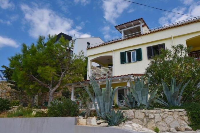 Apartment Zdravko sea view