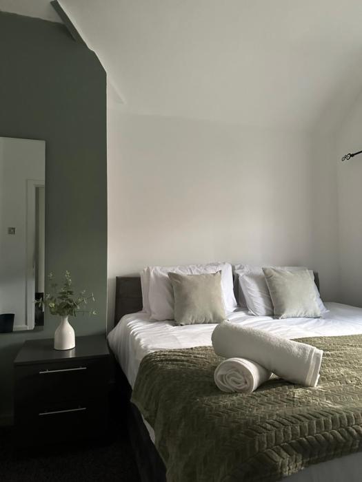 Prime Location, 2 Bedrooms, Perfect For Business Stays