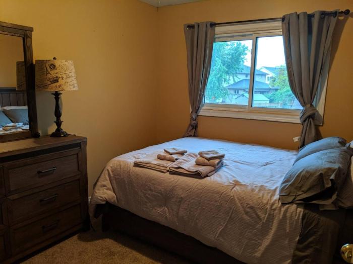 Doctors Lounge - An Executive Home in Niagara
