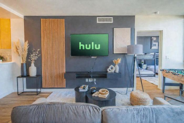 Tranquil 1BR with Parking Gym Pool