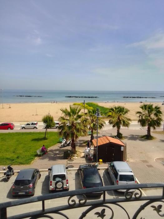 Nuovo monolocale con terrazza 20m del mare Roseto