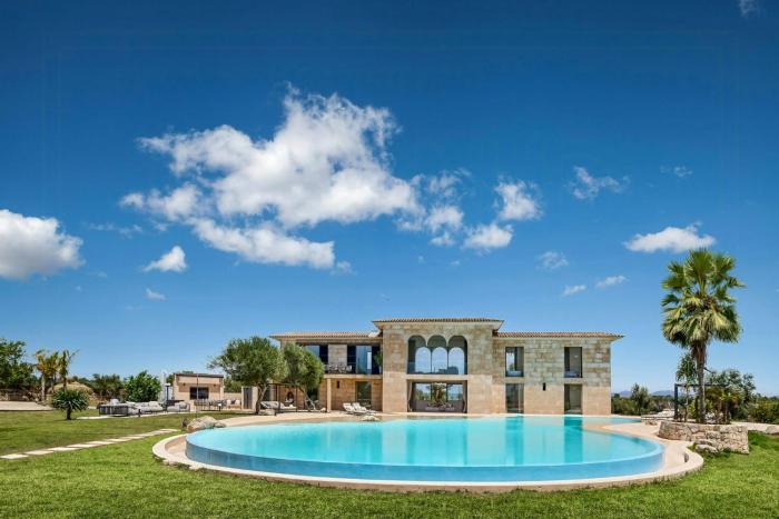 Exclusive Design Villa Facing Cabrera