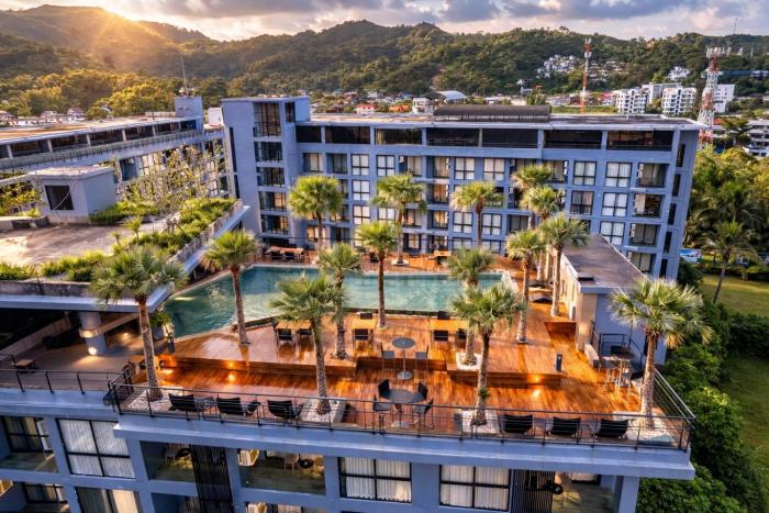 Suite Sol 1BR Sunset Rooftop Citygate Kamala
