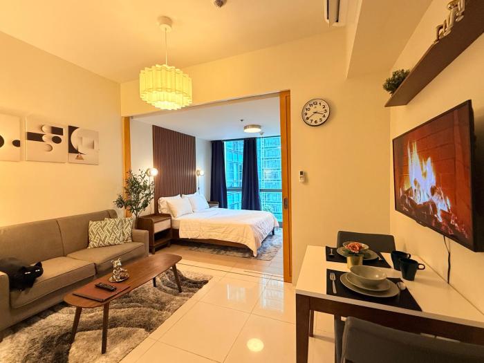 NEW! Cozy & Stylish 350Mbps near Uptown Mall BackHome1