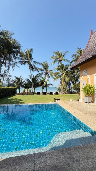 Beachfront Pool Villa
