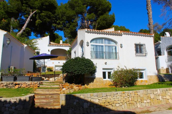 Family house 2 pools Cala Blanca