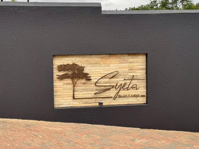 6 to 8 Sleeper Luxury Bush Villa