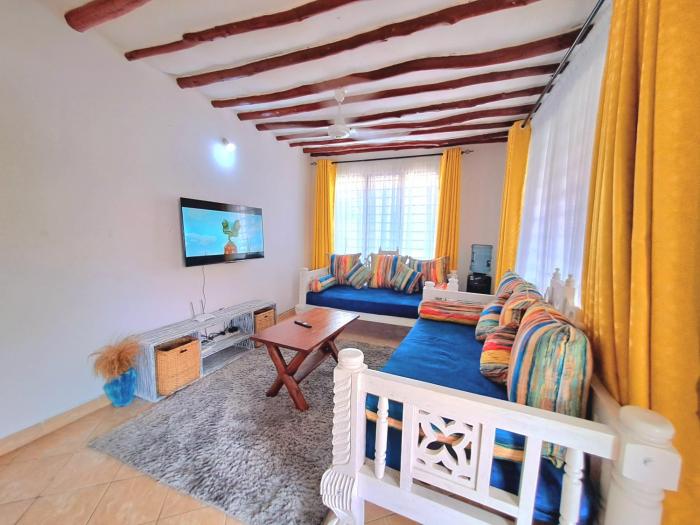 Elnas Haven Diani Palms - 5min walk to the beach, serene and culinary services