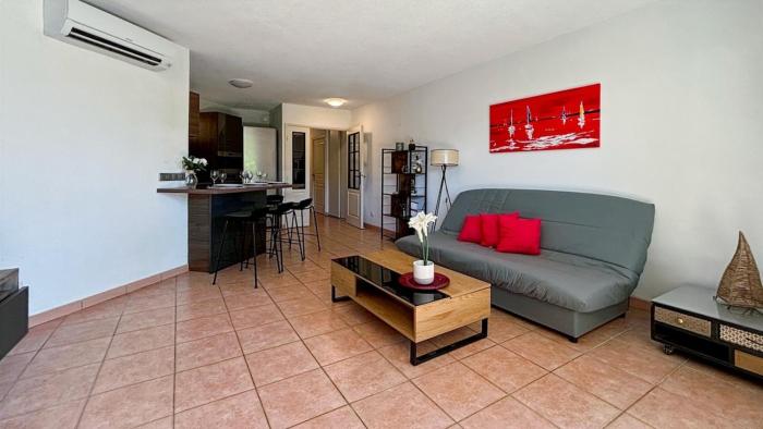 T2 Peaceful Pine forest Swimming pool Tennis AC