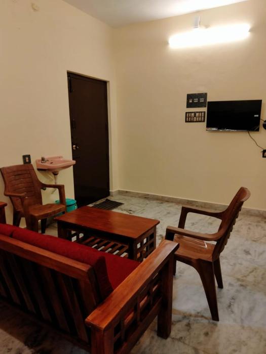 Pondy Prince Villa - Group Stay with Parking in Central Location