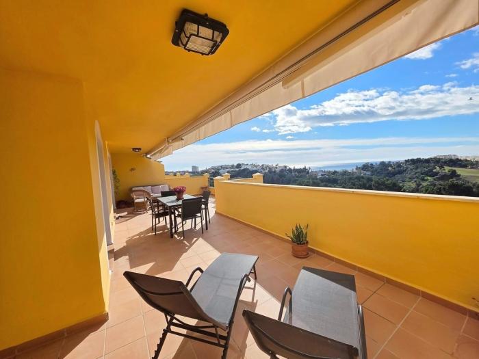 Queen Marie - Golf, Parking and Pool - Benalmádena