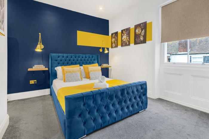 2BR Apartment - Sleeps 8 - 4 Beds - Lanes