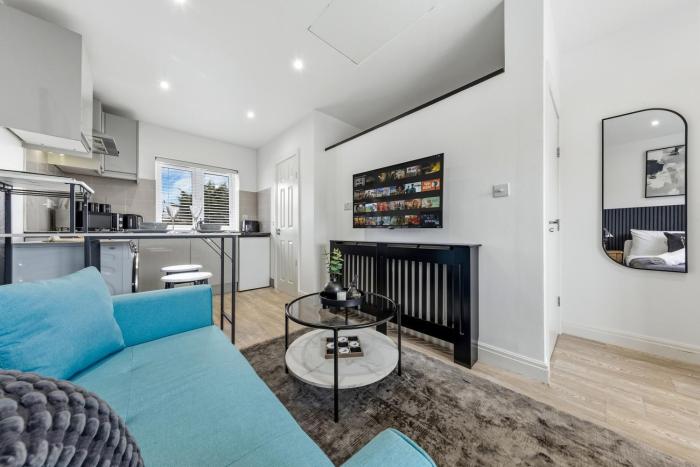 Walk to Stadium Prime 1BR Stay 2 Beds Sleeps 3 Free Wifi And Parking