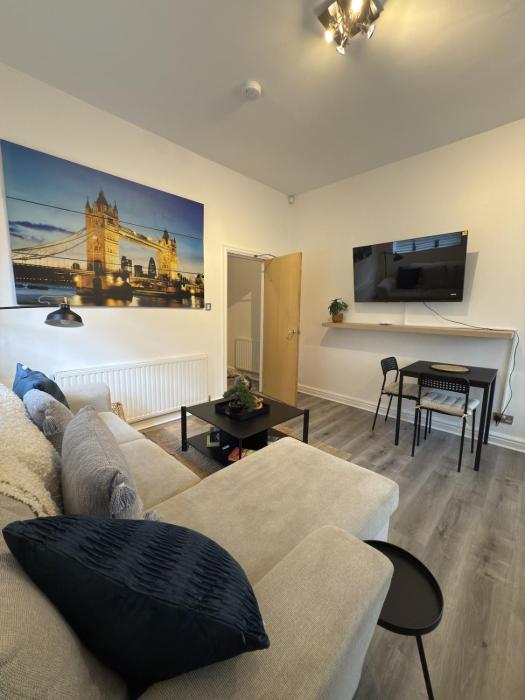 Sleeps 4, FREE Parking, Close to Old Trafford