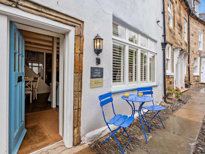 3 Bed in Robin Hoods Bay G0087