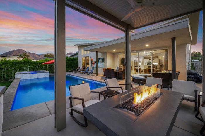 Modern Desert Retreat with private pool spa EV charger near Tennis Garden