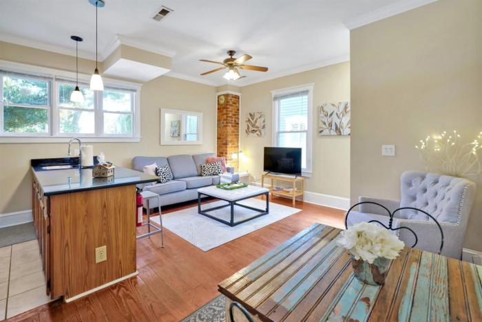 Condo Riviere Stay Downtown! Walk everywhere!