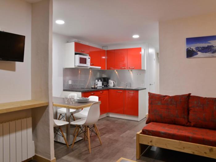 Appartement rénové proche des pistes avec balcon - FR-1-181-1941