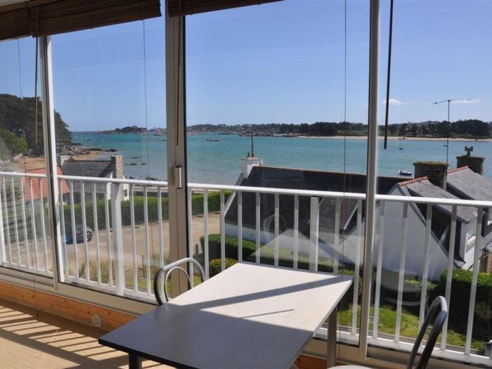 Studio vue mer à Trégastel avec parking privé - FR-1-368-223