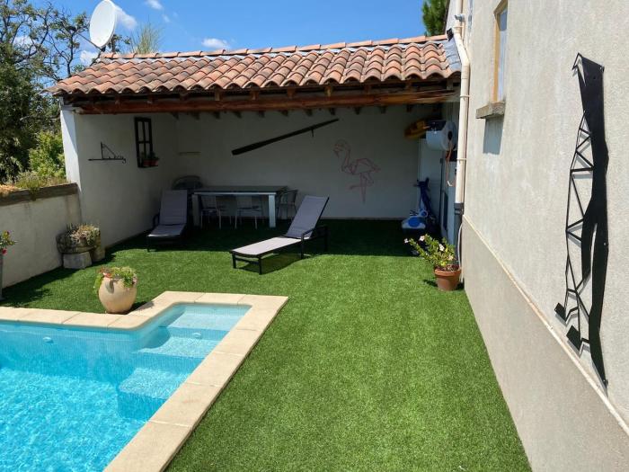 House near Avignon with pool