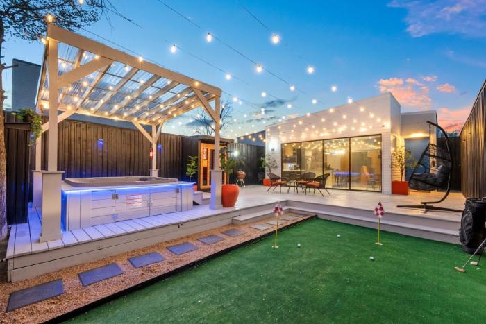 Luxury Spa House Hot Tub, Sauna & Mini Golf