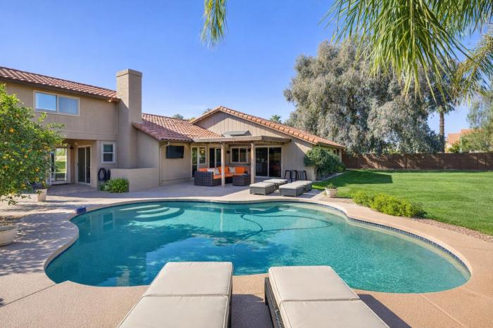 Luxury 5BR Oasis with Pool and Casita, Near Old Town