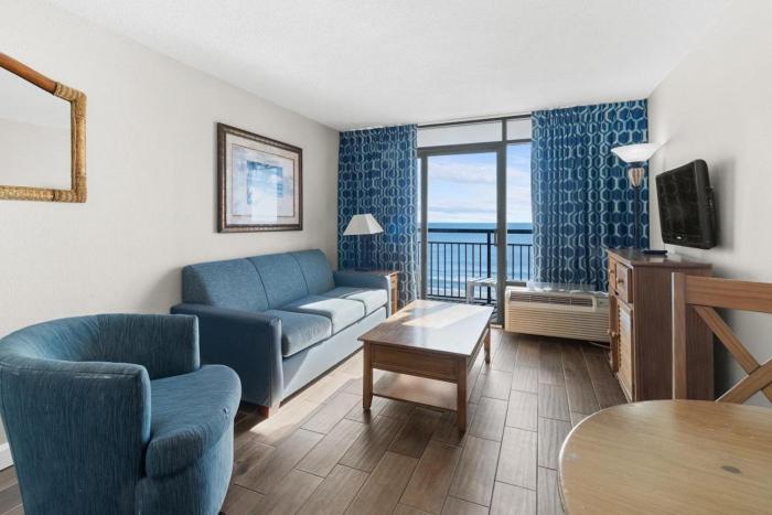 Spacious Oceanfront Suite: 9th Flr wBreakfast
