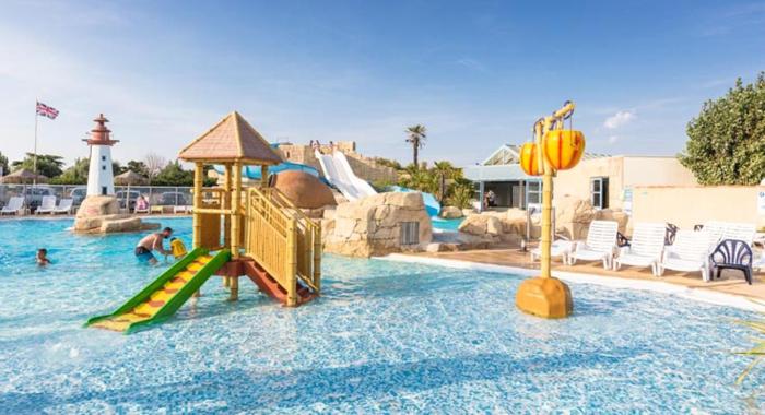 Mobil-home 3 chambres dans camping 4 étoiles