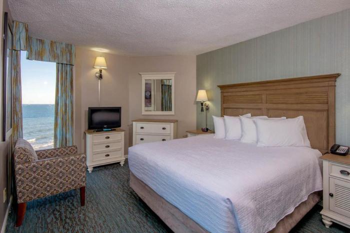 Oceanfront Luxury: 8th Floor Includes Breakfast