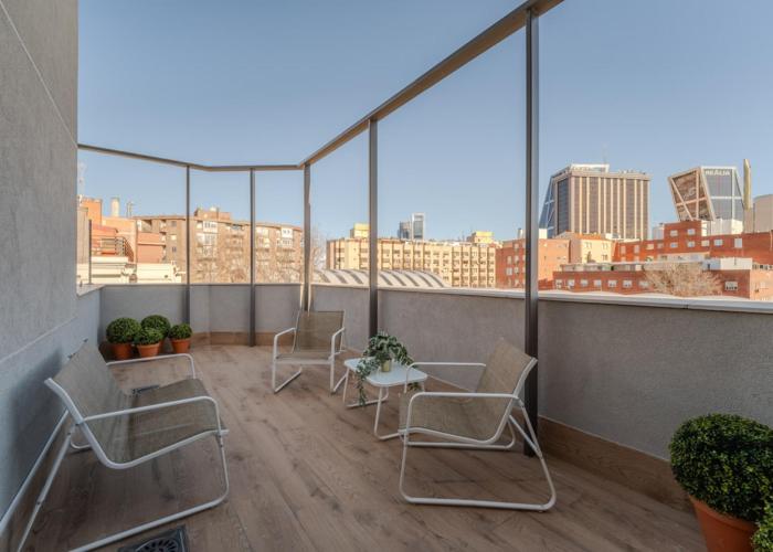 Exclusive with terrace -2 Bdrs 2 Baths -Castellana