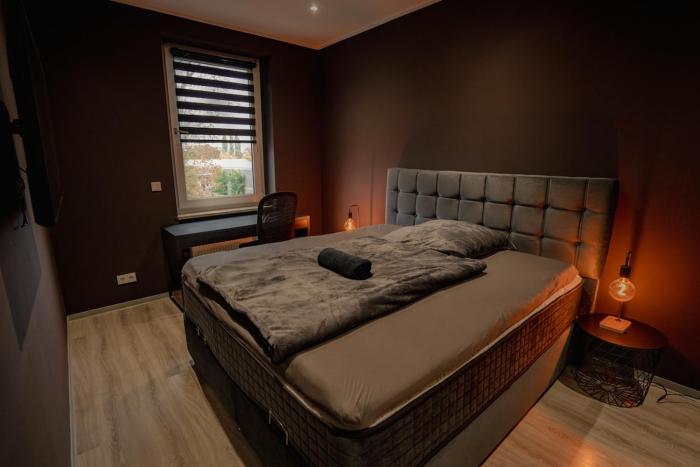 Black Studio Apartment 3