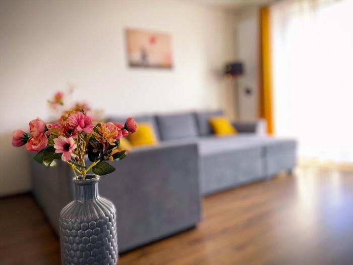 AlBeRe Modern Apartment - Old Town, King Bed & Balcony