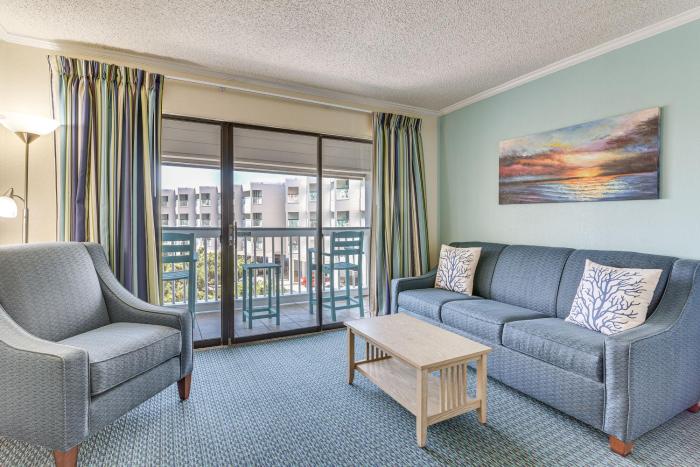 Unwind Poolside, Walk to Shore! Galveston Getaway
